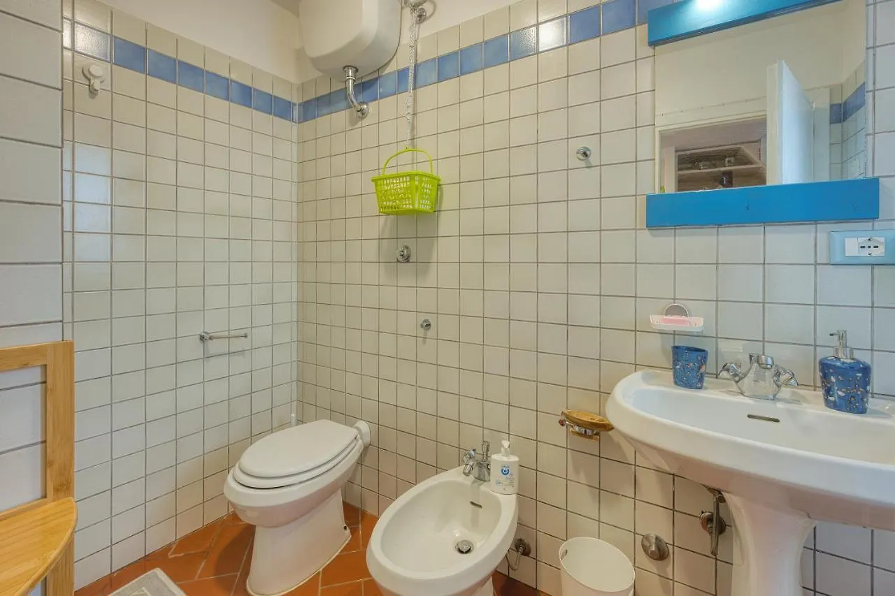 Casa Celeste - Goelba Помонте 0*,  Италия